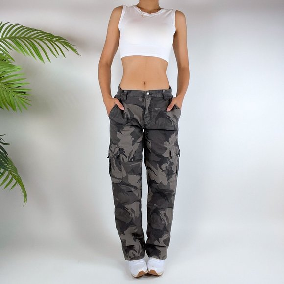 Vintage Y2K Gray Gorpcore Camo Low Rise Bootcut Cargo Pants / Size: 16 Teen - Picture 4 of 4